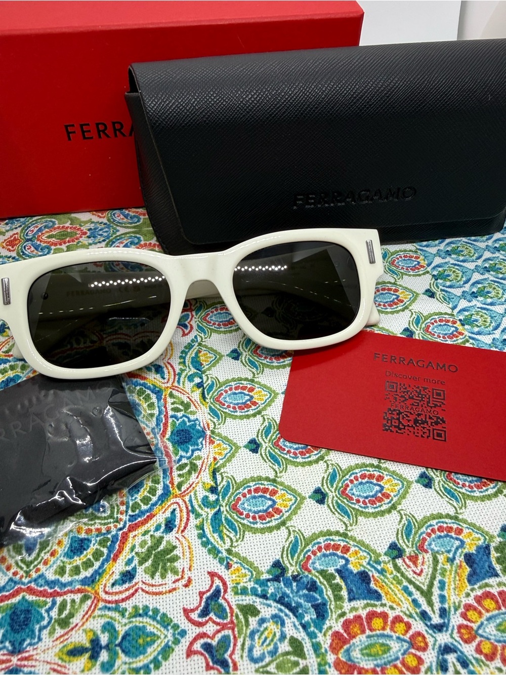Salvatore Ferragamo White Sunglasses with Dark Lenses